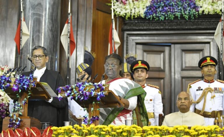 महामहिम द्रौपदी मुर्मु ने आज देश के 15वें राष्ट्रपति के पद पर शपथ ली।